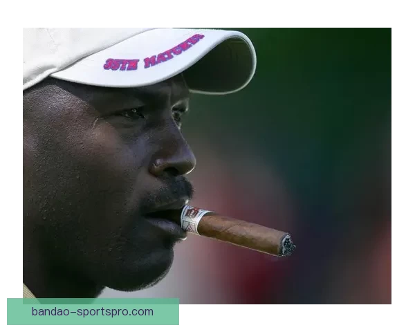 乔丹2025年收入突破2.75亿美元 净资产达45亿成史上收入最高运动员 乔丹2025年收入突破2.75亿美元 净资产达45亿成史上收入最高运动员